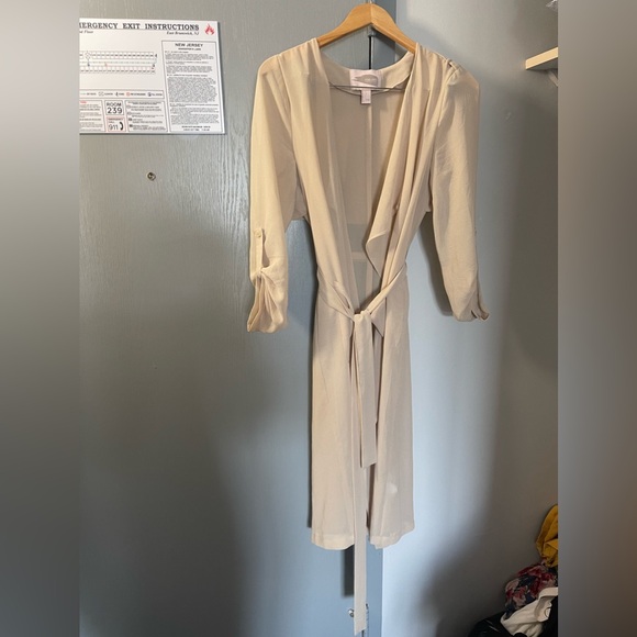 Forever 21 beige belted  cardigan/robe - Picture 3 of 10